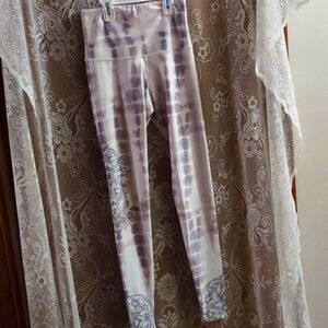Onzie Women's size XS lavender gray white tie-dye floral animal print joggers‎